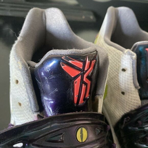 SIZE 4 YOUTH NIKE KYRIE 5 WHITE / GREEN AQ2456-102 SNEAKERS BASKETBALL - Picture 3 of 12